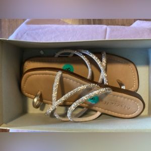 NWT womans gold sandals SZ 8